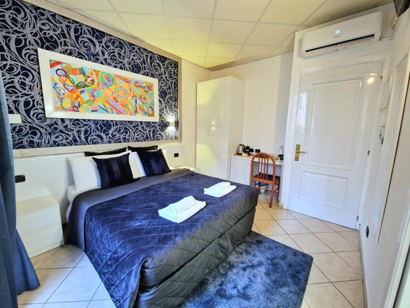 In Roma Vale&Hillary Colosseo B&B — Photos 2