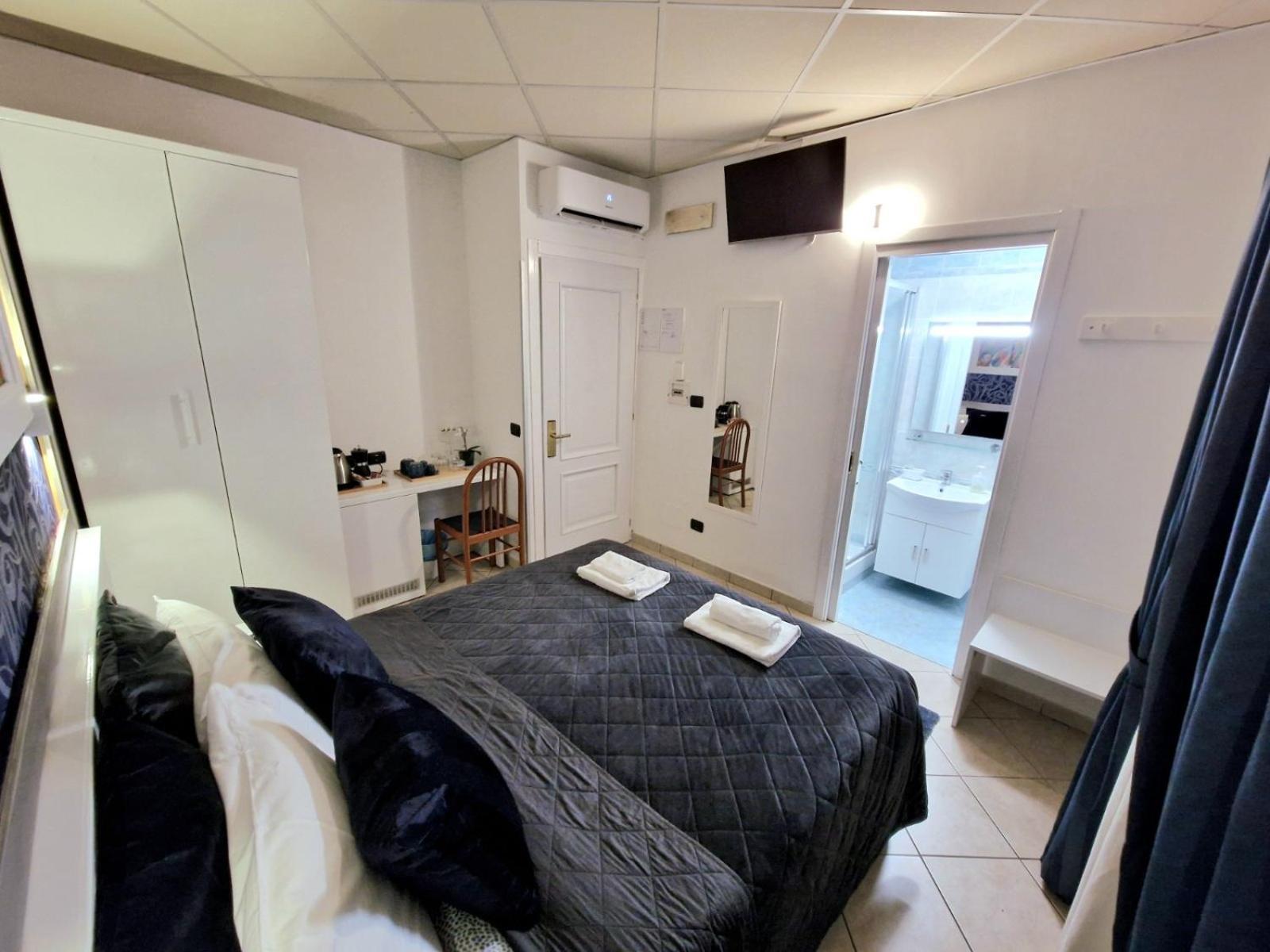 In Roma Vale&Hillary Colosseo B&B — Photos 3